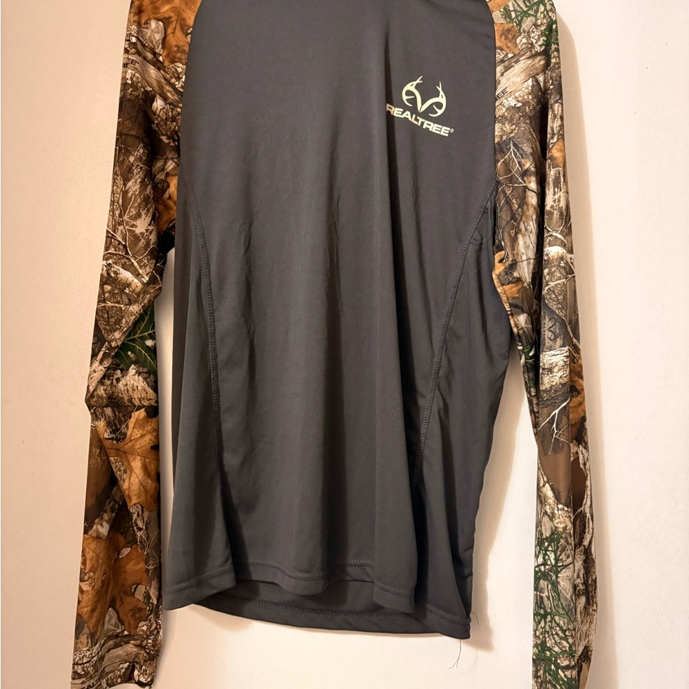 Realtree by Colosseum Black Polyester Shirt